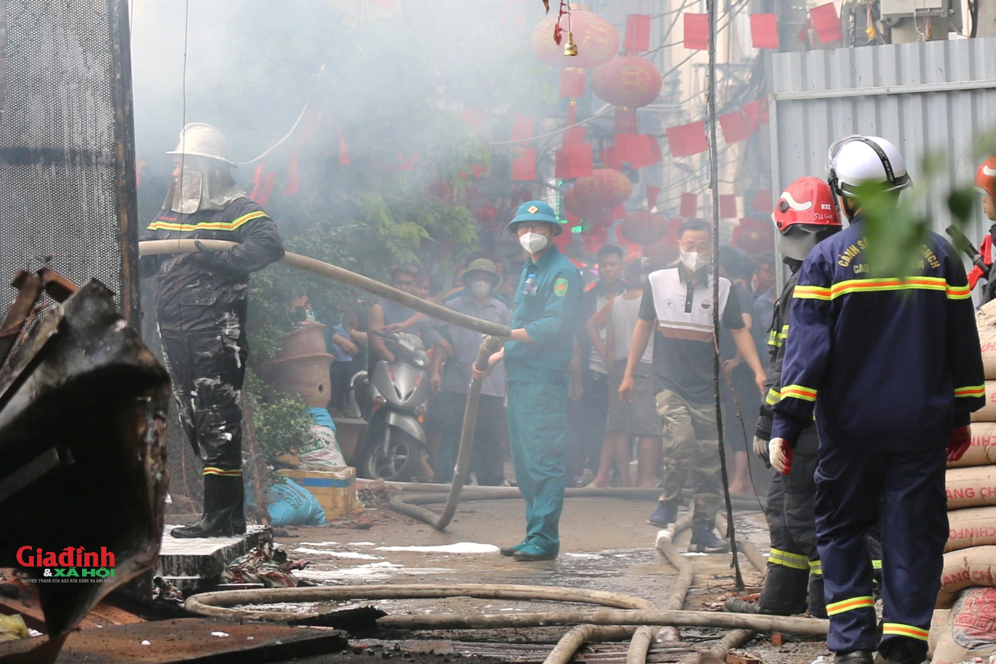 Khống chế đám cháy lớn tại kho phế liệu ở Mễ Trì, Nam Từ Liêm- Ảnh 5.