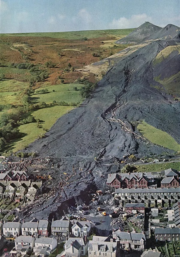 Thảm họa Aberfan qua hình ảnh: Câu chuyện có thật về thảm kịch chấn động xứ Wales năm 1966- Ảnh 3.