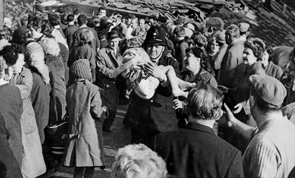 Thảm họa Aberfan qua hình ảnh: Câu chuyện có thật về thảm kịch chấn động xứ Wales năm 1966- Ảnh 8.