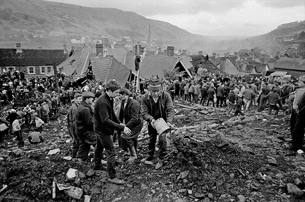 Thảm họa Aberfan qua hình ảnh: Câu chuyện có thật về thảm kịch chấn động xứ Wales năm 1966- Ảnh 10.
