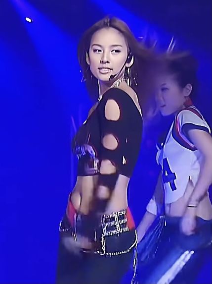 Bắt trend makeup năm 2000 theo hit của Lee Hyori, gái Việt lên hot topic xứ Hàn vì visual xinh yêu- Ảnh 6.