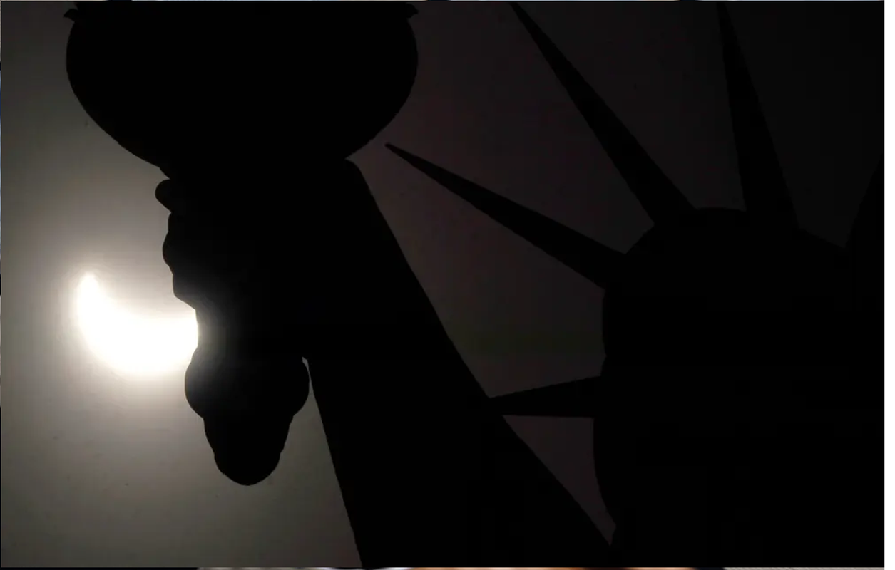 Mãn nhãn những khoảnh khắc trong sự kiện Nhật thực toàn phần ‘trăm năm có một’ tại Bắc Mỹ vừa qua- Ảnh 4. Mãn nhãn những khoảnh khắc trong sự kiện Nhật thực toàn phần ‘trăm năm có một’ tại Bắc Mỹ vừa qua- Ảnh 4.