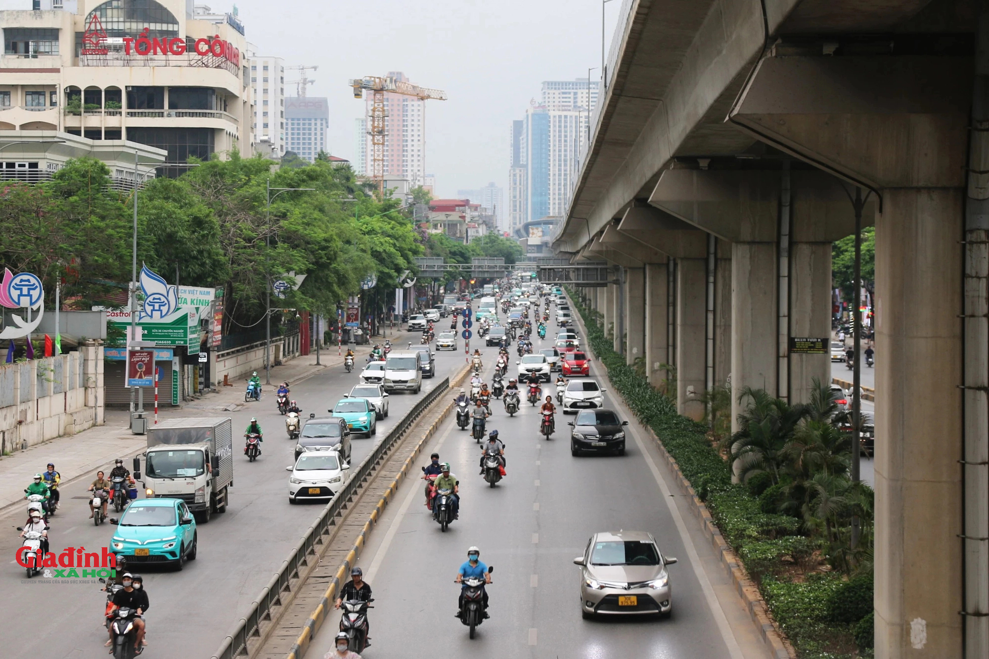 Ngày cuối của kỳ nghỉ lễ 30/4 - 1/5: Dòng phương tiện ùn ùn trở về Hà Nội - Ảnh 13.