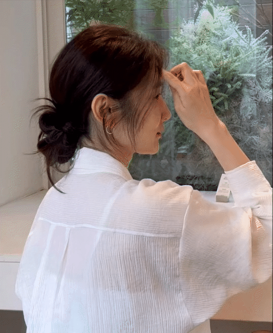 Học búi tóc chuẩn style Hàn Quốc: Tạo góc nghiêng ảo diệu, giúp lên hình siêu xinh- Ảnh 5.