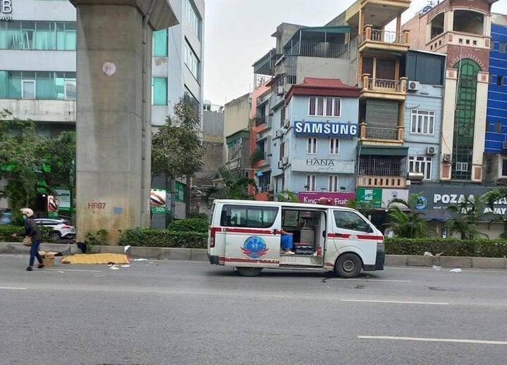 Nghi tự ngã, 2 thiếu niên đi xe máy điện thương vong - Ảnh 1.