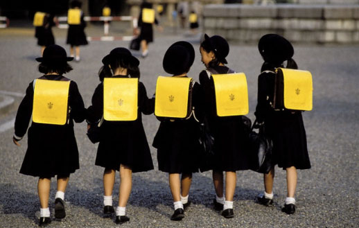10 quy tắc nơi công cộng ảnh hưởng lớn đến tương lai của trẻ mà cha mẹ Nhật luôn tuân thủ khi dạy con - Ảnh 4.