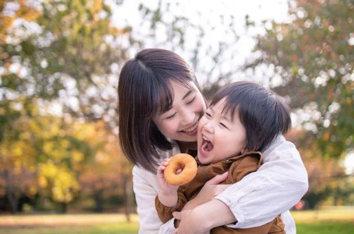10 quy tắc nơi công cộng ảnh hưởng lớn đến tương lai của trẻ mà cha mẹ Nhật luôn tuân thủ khi dạy con - Ảnh 2.