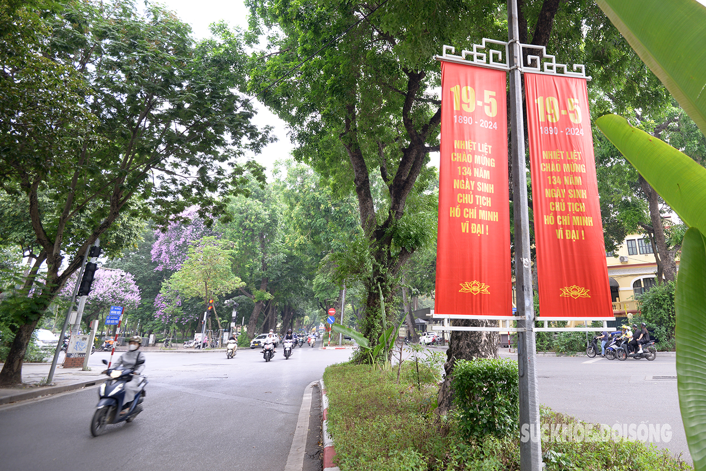 Hà Nội rợp cờ hoa kỷ niệm 134 năm Ngày sinh Chủ tịch Hồ Chí Minh- Ảnh 4.