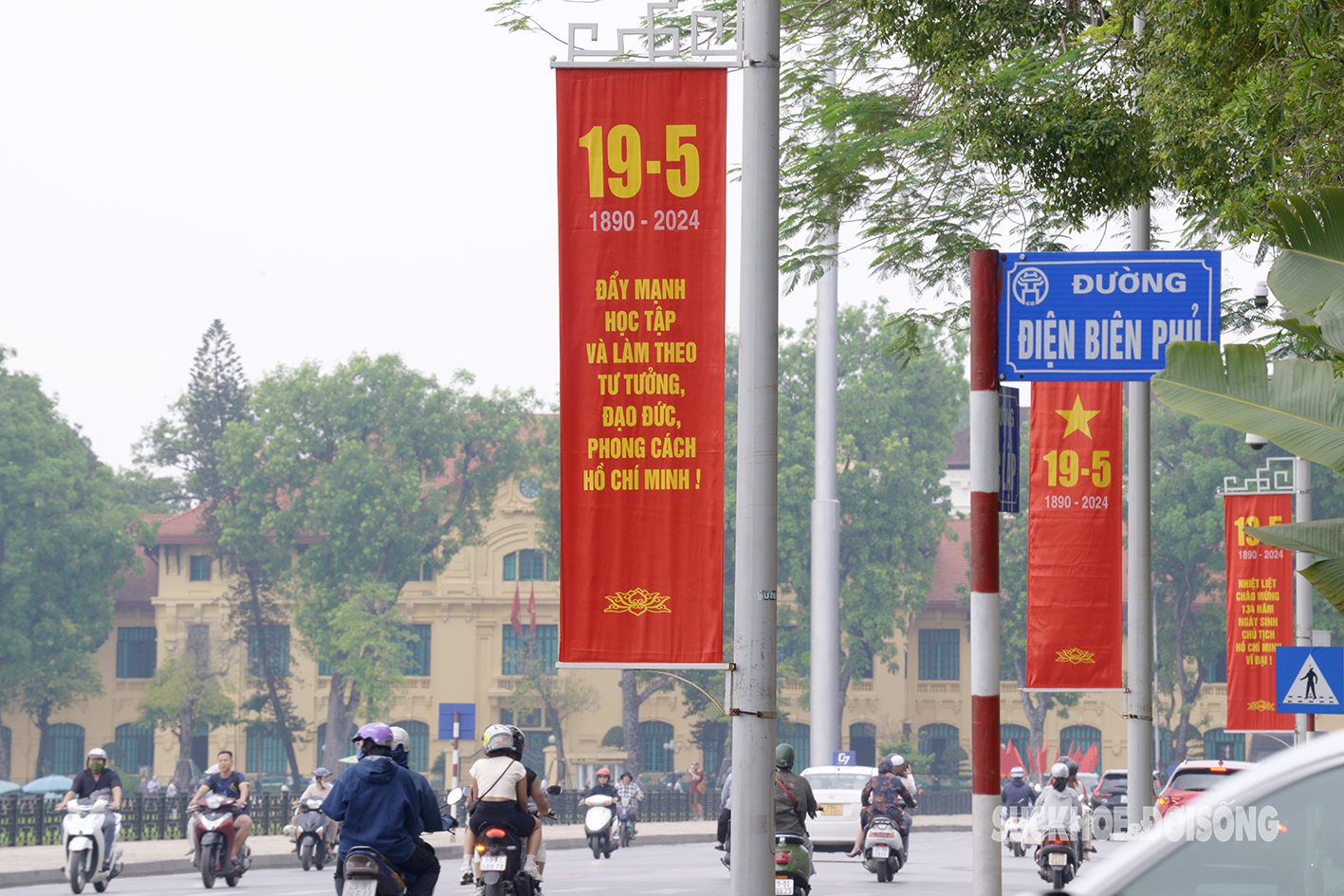Hà Nội rợp cờ hoa kỷ niệm 134 năm Ngày sinh Chủ tịch Hồ Chí Minh- Ảnh 11.