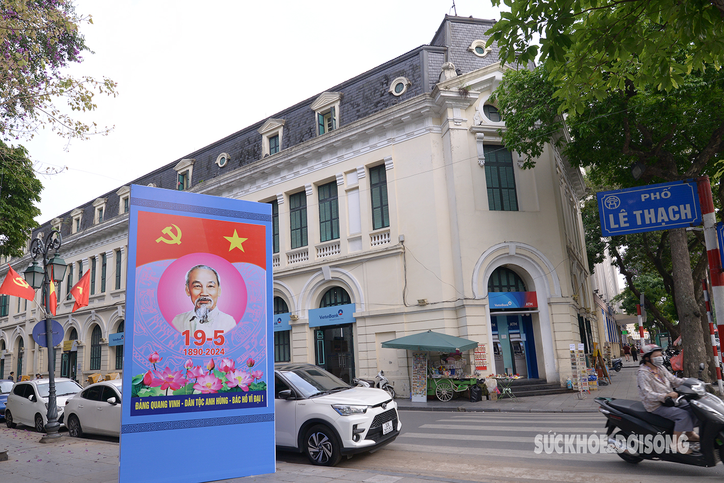Hà Nội rợp cờ hoa kỷ niệm 134 năm Ngày sinh Chủ tịch Hồ Chí Minh- Ảnh 6.