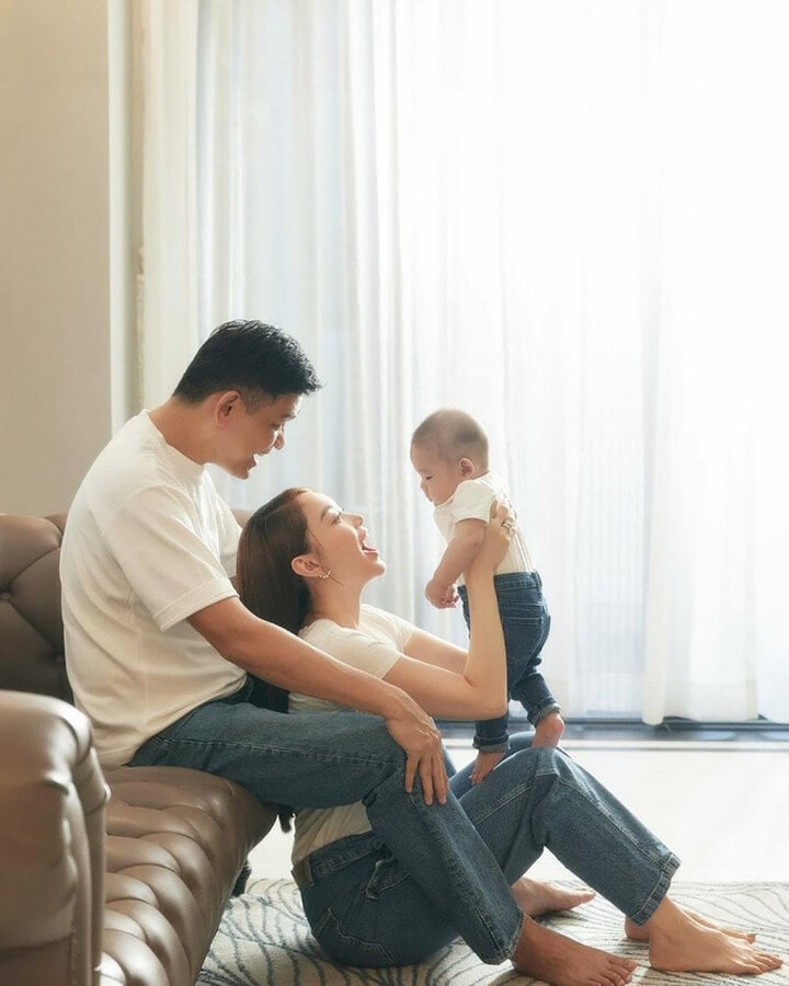 Minh Hằng sau 2 năm lấy chồng đại gia: Nhan sắc thăng hạng, sinh con trai bụ bẫm