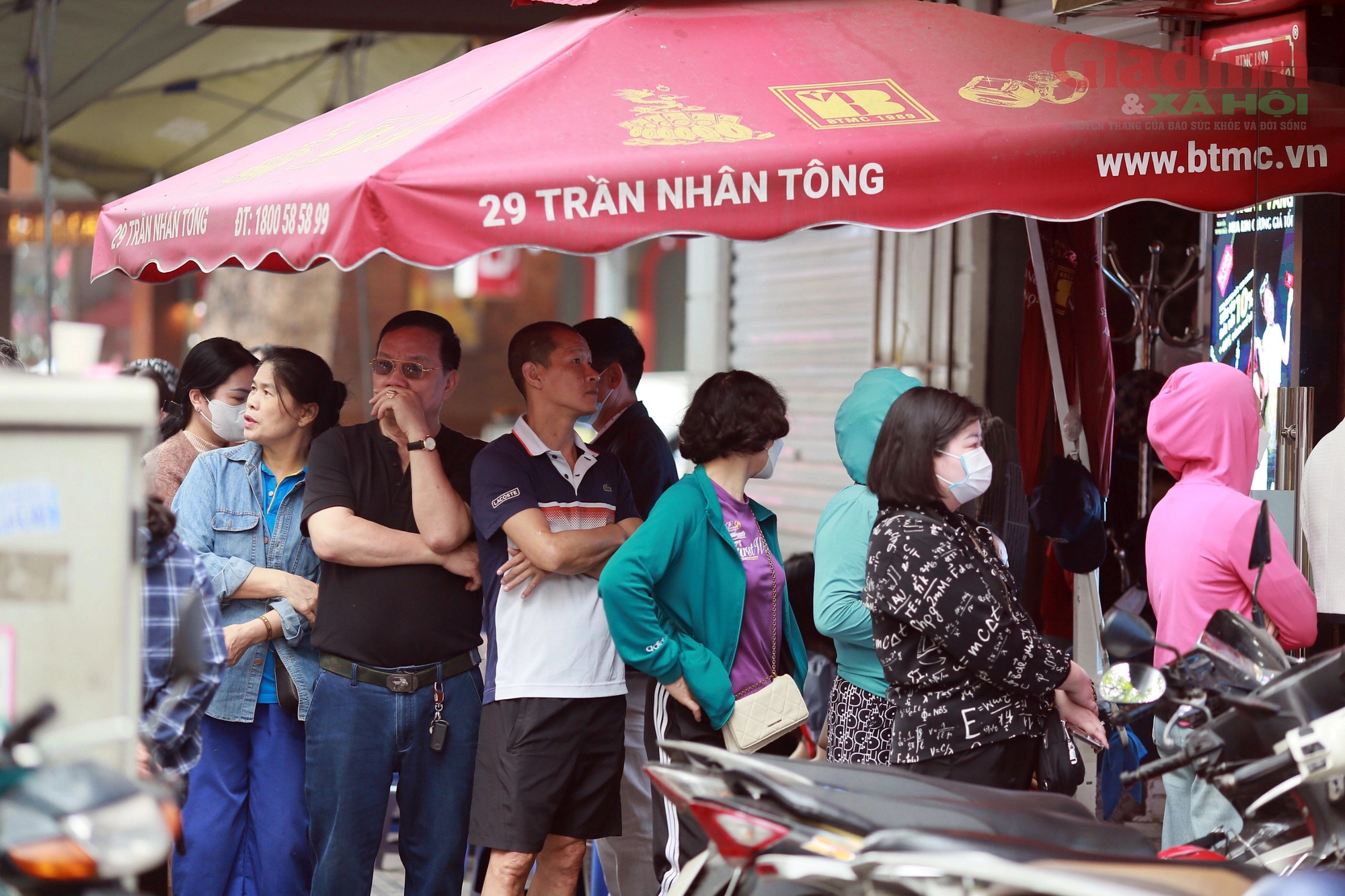 Phải công bố quyết định thanh tra thị trường vàng chậm nhất vào ngày mai (17/5), chênh lệch giá vàng liệu có giảm? - Ảnh 2.