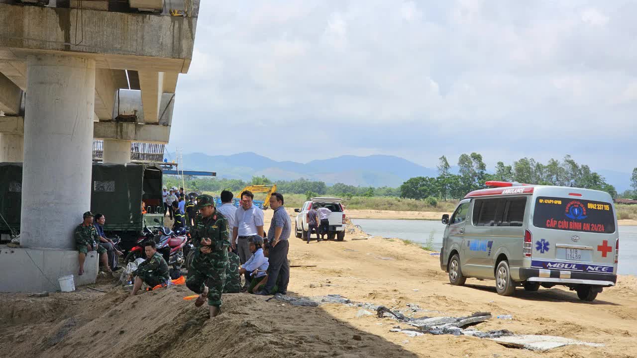 Tìm thấy 1 nạn nhân trong vụ lật ghe trên sông Ba ở Phú Yên - Ảnh 1.