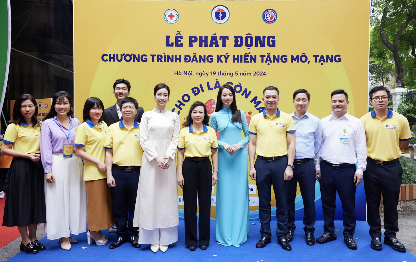 Giữa tin đồn mang thai lần 2, Đỗ Mỹ Linh thanh lịch xuất hiện ủng hộ đàn em đăng ký hiến tạng - Ảnh 2.