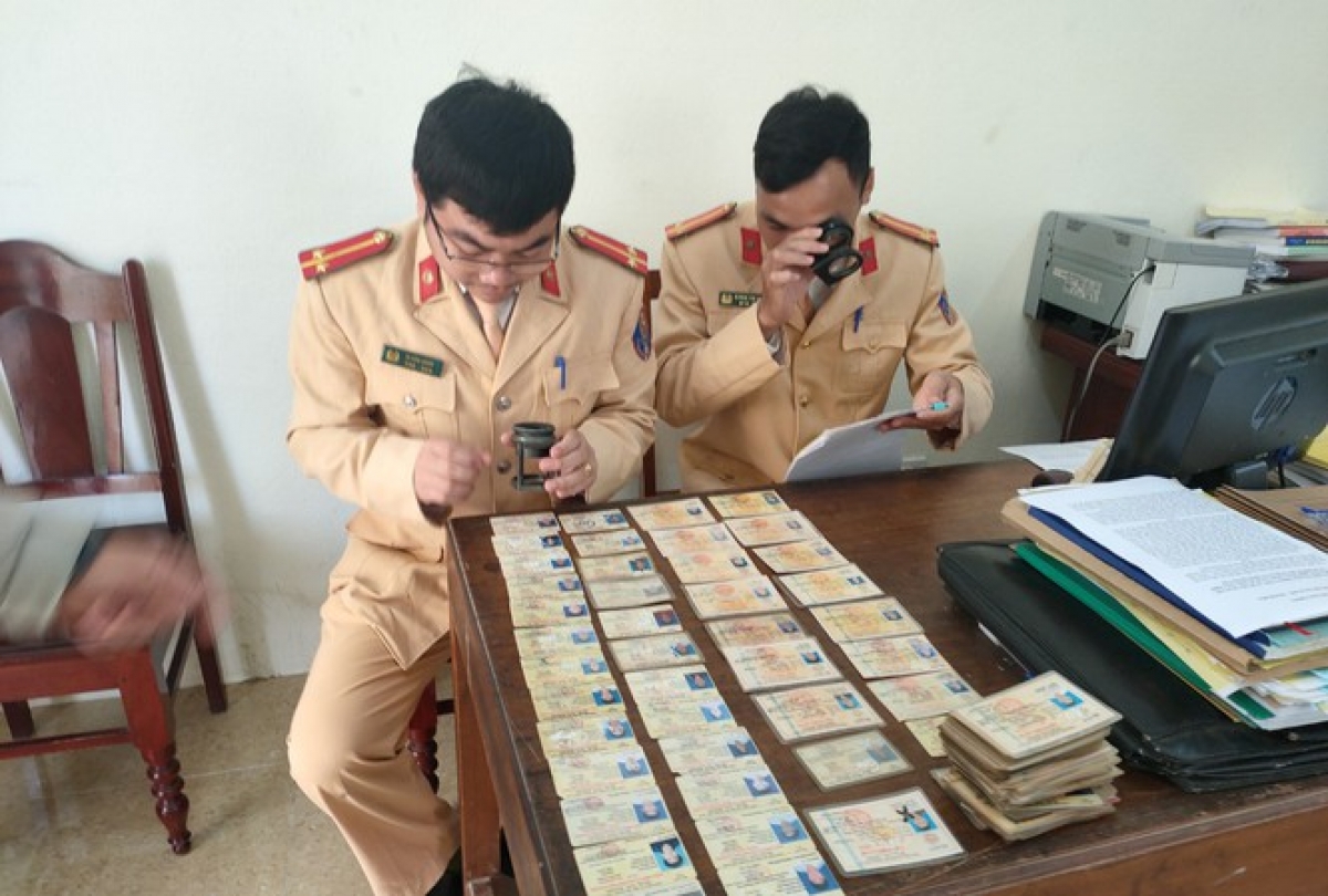 Hết thời hạn tạm giữ giấy phép lái xe, người vi phạm không đến nhận có bị xử lý?- Ảnh 3. Hết thời hạn tạm giữ giấy phép lái xe, người vi phạm không đến nhận có bị xử lý?- Ảnh 3.