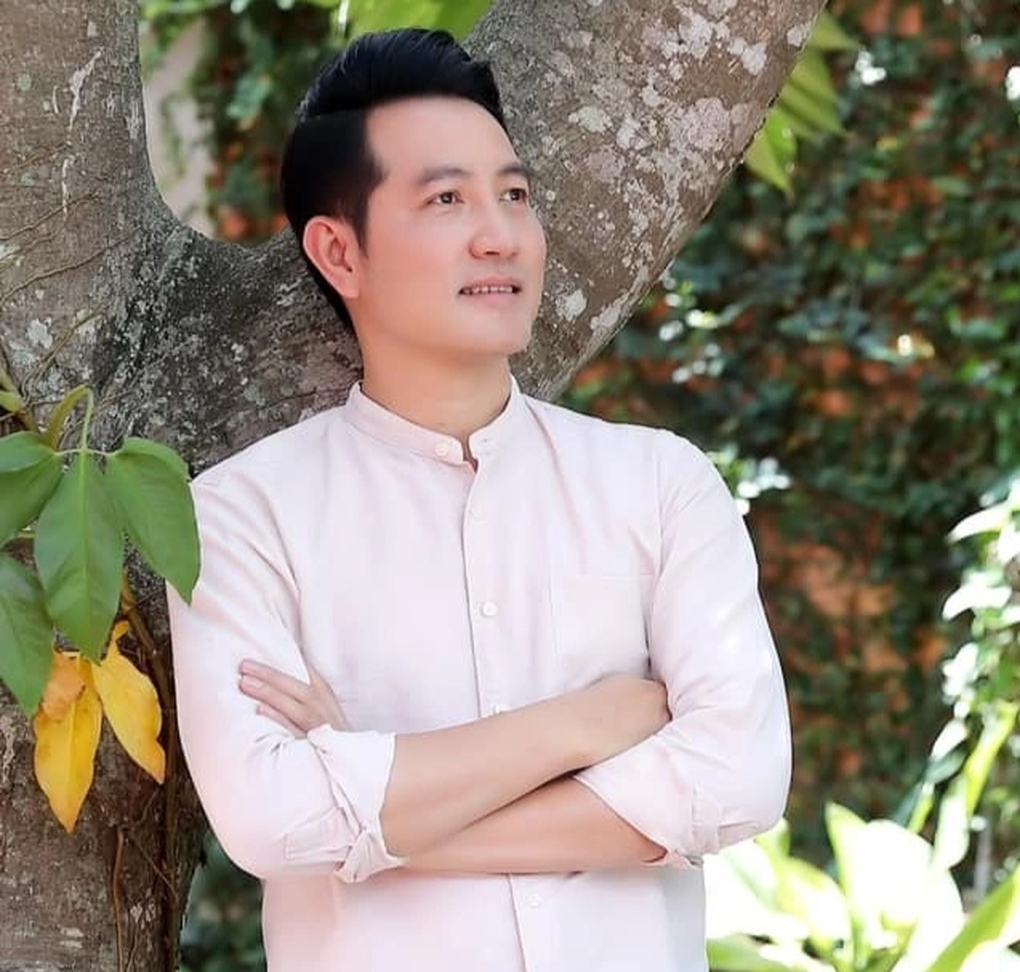 Ca sĩ Nguyễn Phi Hùng lên tiếng về tin đồn giới tính khi độc thân ở tuổi 47 - Ảnh 2.