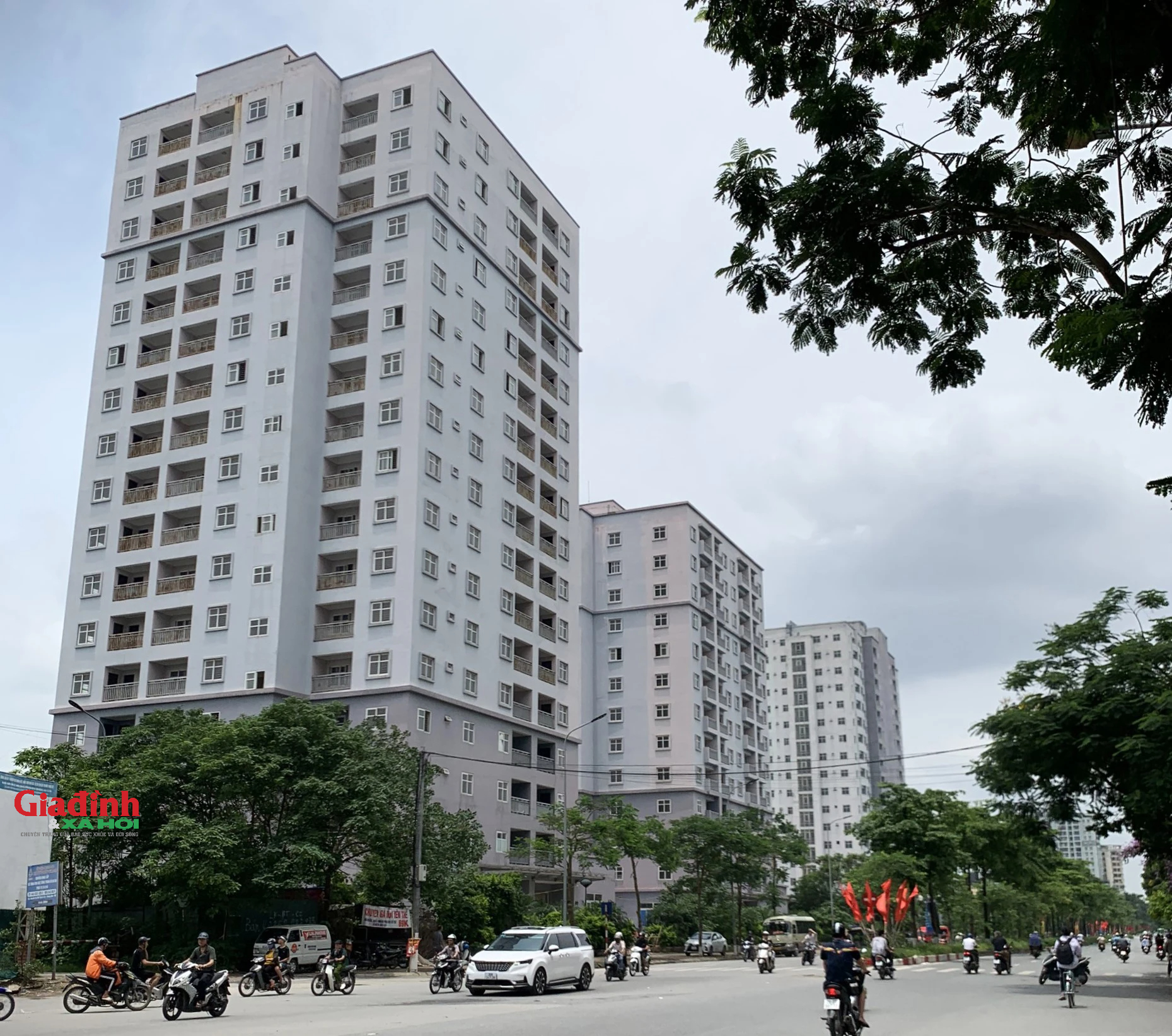 Hà Nội: Dự án tái định cư trì trệ, hàng ngàn căn hộ bị bỏ hoang nhiều năm - Ảnh 1.