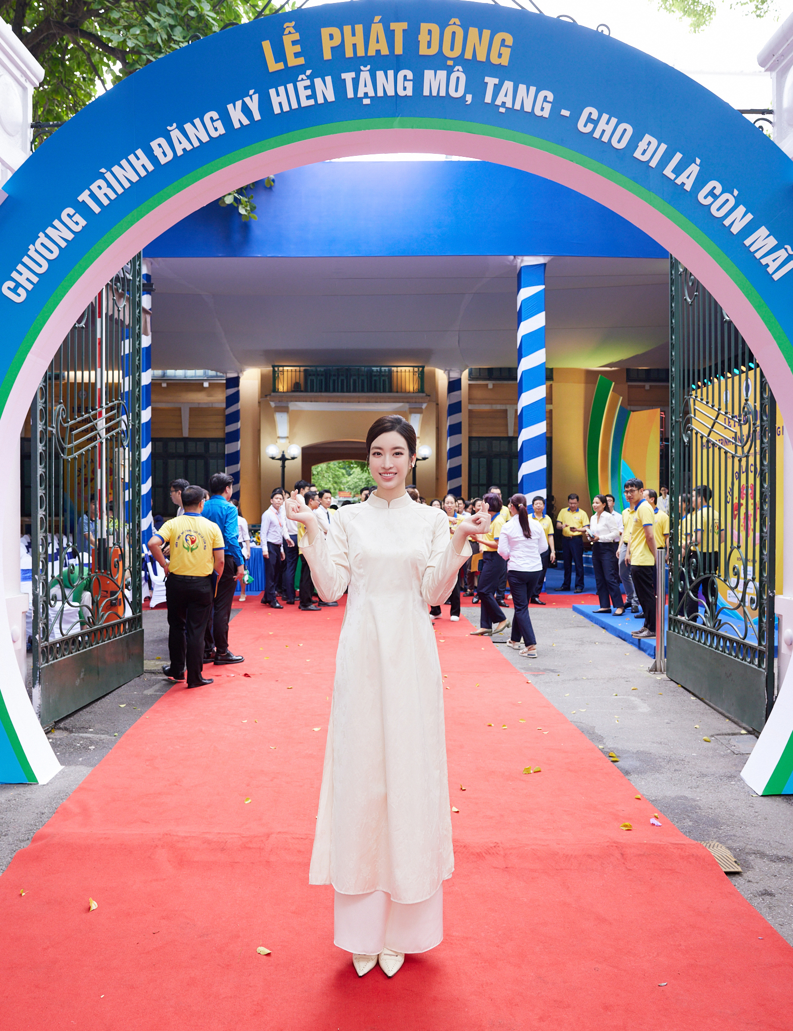 Đỗ Mỹ Linh thanh lịch xuất hiện ủng hộ Hoa hậu Huỳnh Thị Thanh Thủy đăng ký hiến tạng- Ảnh 5.