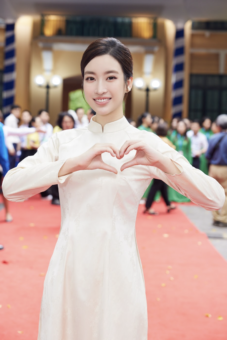 Đỗ Mỹ Linh thanh lịch xuất hiện ủng hộ Hoa hậu Huỳnh Thị Thanh Thủy đăng ký hiến tạng- Ảnh 6.