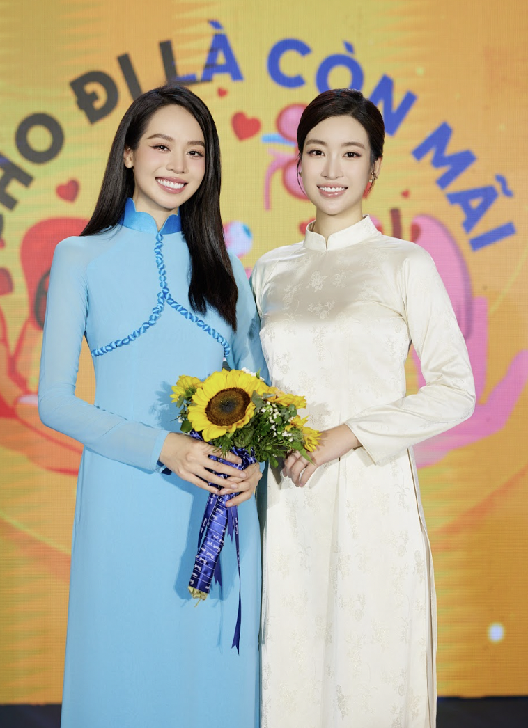 Đỗ Mỹ Linh thanh lịch xuất hiện ủng hộ Hoa hậu Huỳnh Thị Thanh Thủy đăng ký hiến tạng- Ảnh 4.