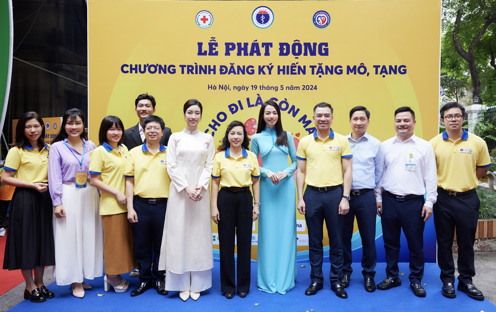 Đỗ Mỹ Linh thanh lịch xuất hiện ủng hộ Hoa hậu Huỳnh Thị Thanh Thủy đăng ký hiến tạng- Ảnh 2.