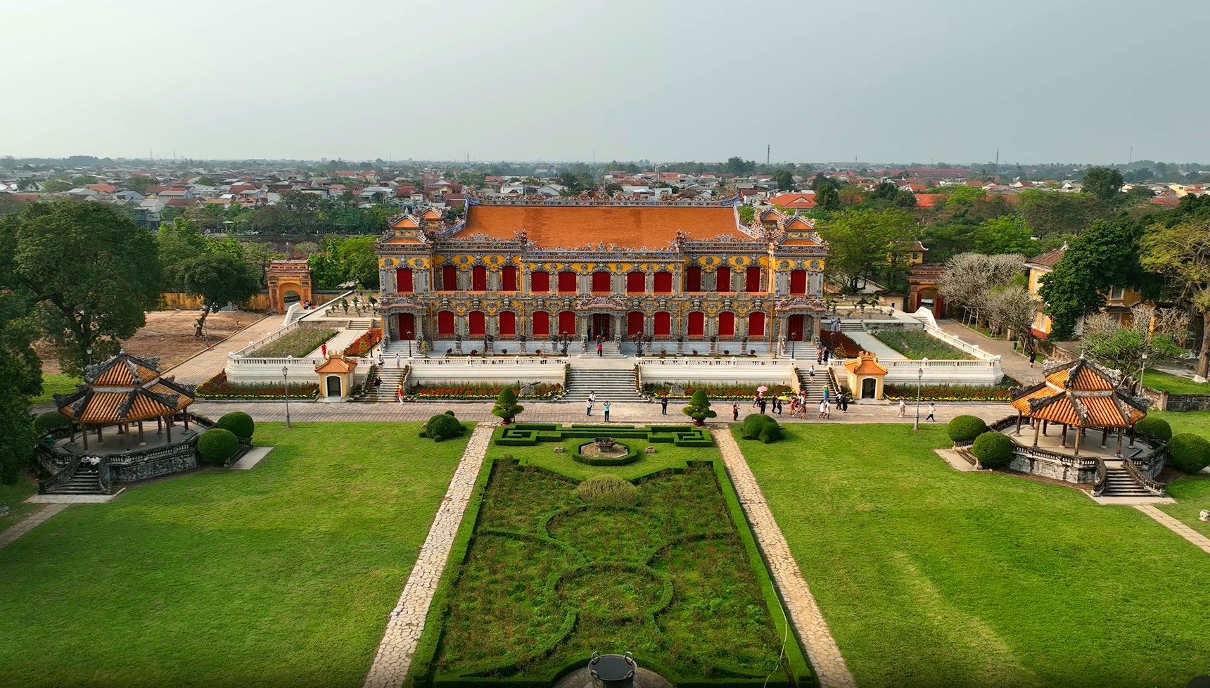 Tuần lễ Festival Huế 2024 sẽ khai màn bằng bữa tiệc nghệ thuật tại cung điện triệu đô - Ảnh 1.