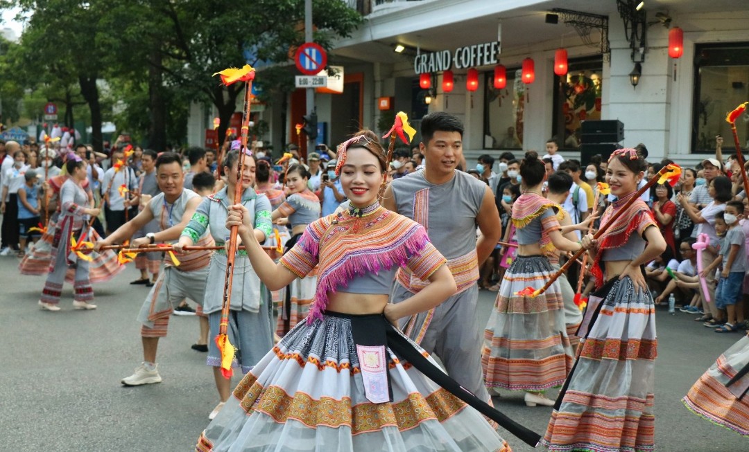 Tuần lễ Festival Huế 2024 sẽ khai màn bằng bữa tiệc nghệ thuật tại cung điện triệu đô - Ảnh 2.