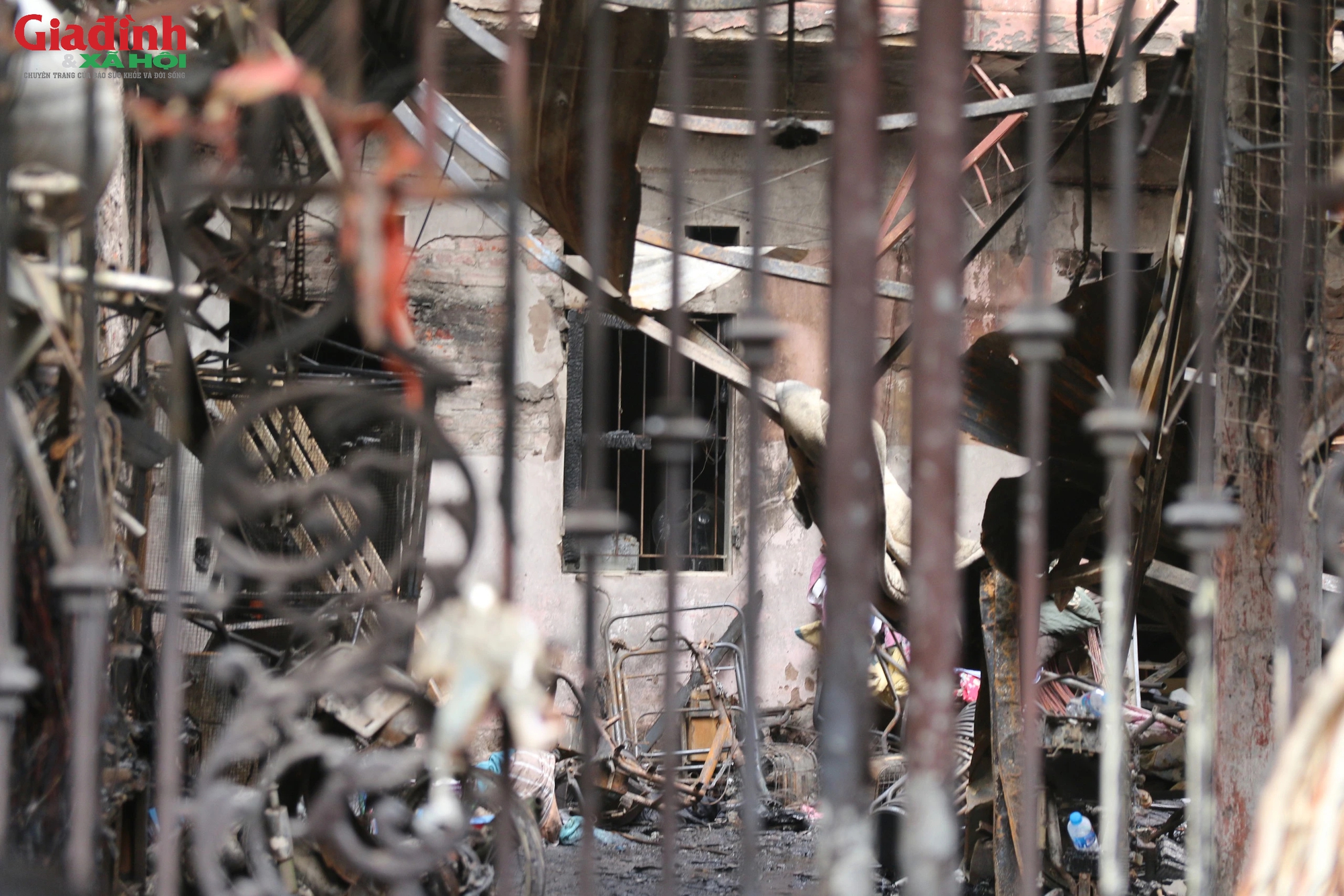 Vụ cháy khiến 14 người tử vong ở Hà Nội: Người dân bàng hoàng, không nghĩ đám cháy gây thiệt hại lớn như vậy- Ảnh 3.