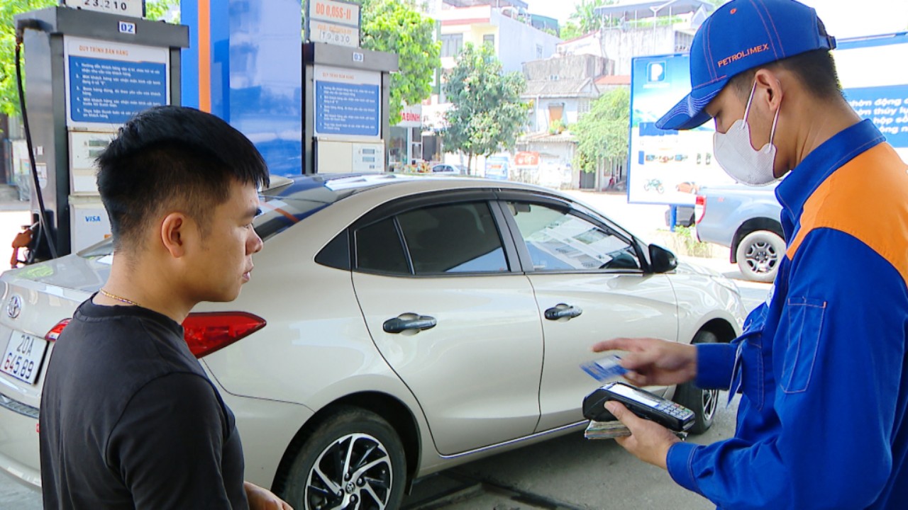 Từ 1/6, Quảng Ninh thanh toán không dùng tiền mặt tại các cửa hàng xăng dầu- Ảnh 1.