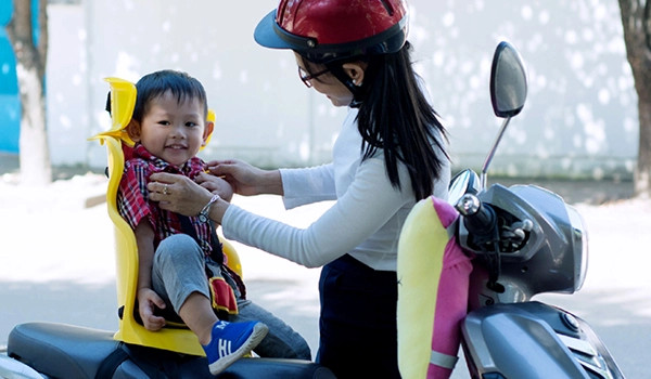 Tin mới cho hàng triệu phụ huynh, chở trẻ em dưới 6 tuổi phải có ghế dành riêng khi đi xe máy- Ảnh 2.