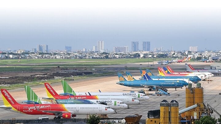 Giá vé máy bay giảm gần 50%, khách háo hức tìm tour du lịch trong nước - Ảnh 2.