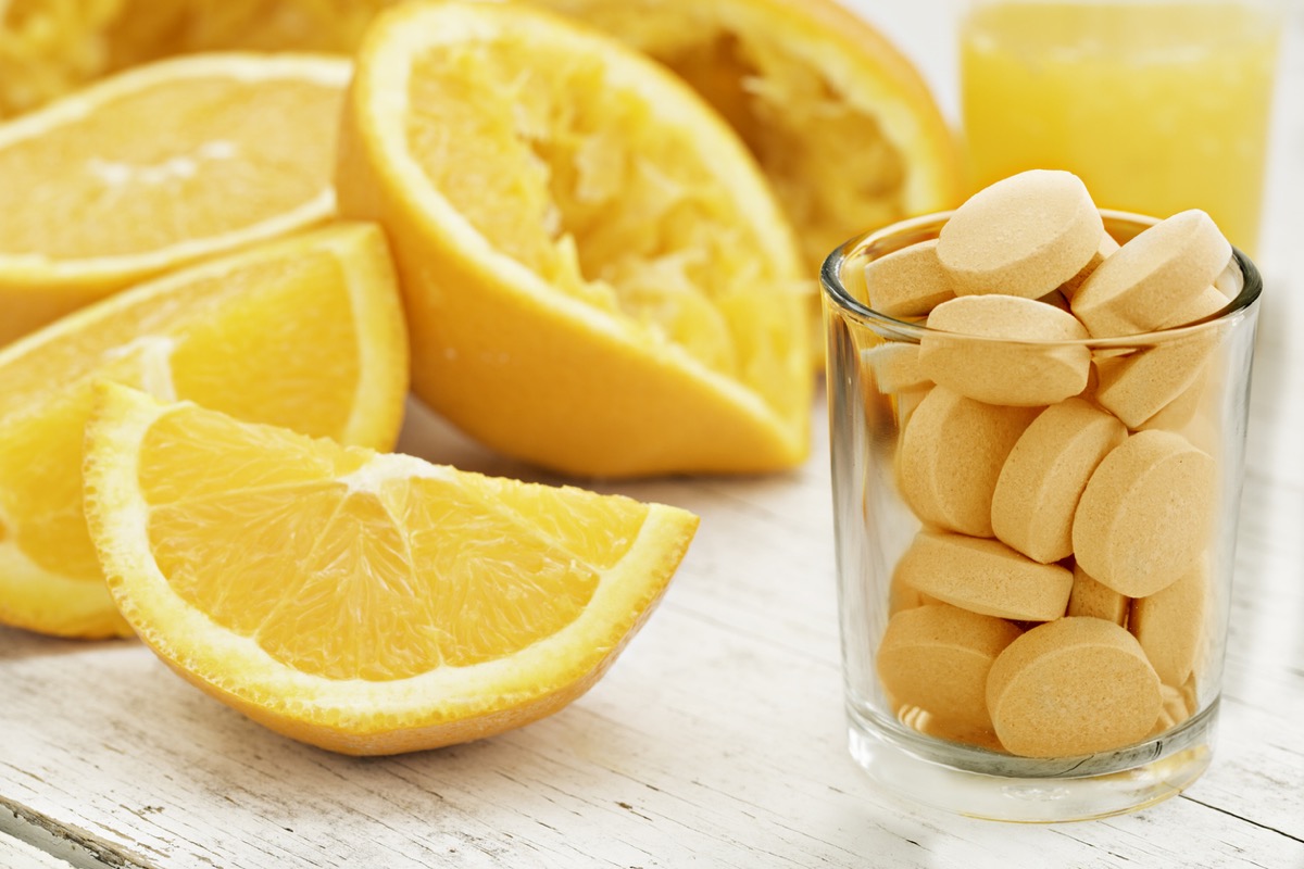 cam cắt lát với viên vitamin c