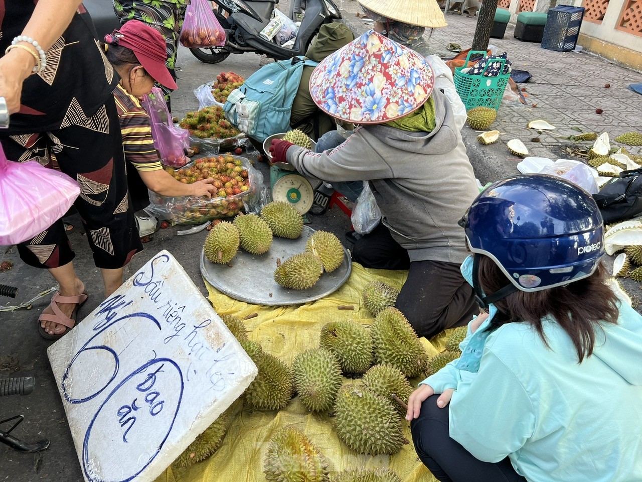 Loạn giá sầu riêng ở TPHCM - Ảnh 3.