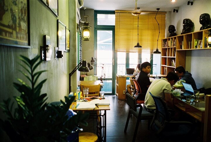 Những quán cà phê sách thú vị tại TPHCM - Ảnh 3.