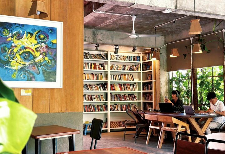 Những quán cà phê sách thú vị tại TPHCM - Ảnh 5.