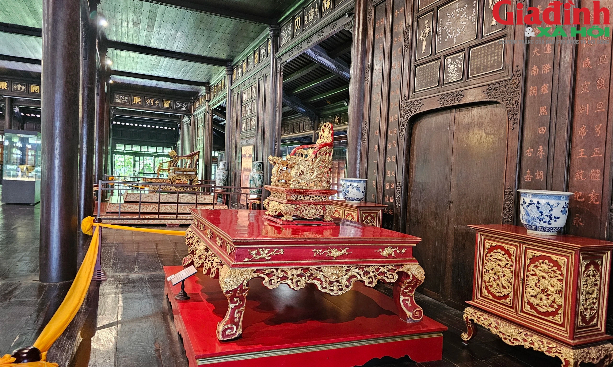 Chiêm ngưỡng loạt cổ vật quý triều Nguyễn vừa được định danh số - Ảnh 7.