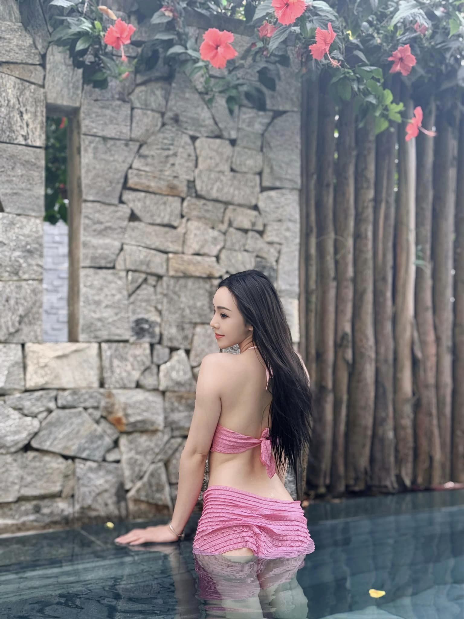 Bikini của sao Việt: Quỳnh Kool, Huyền Lizzie khoe body cực 'cháy' xứng danh mỹ nhân VTV - Ảnh 14.