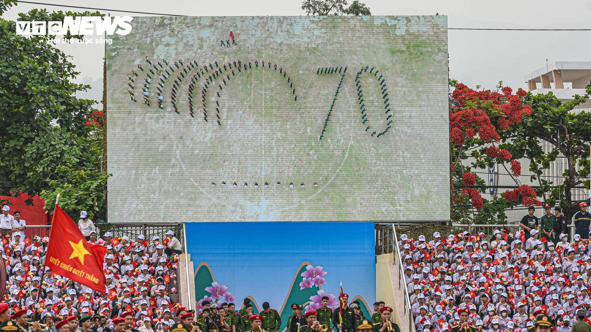 Ngắm những 'bóng hồng' tham gia diễu binh kỷ niệm Chiến thắng Điện Biên Phủ - Ảnh 22.