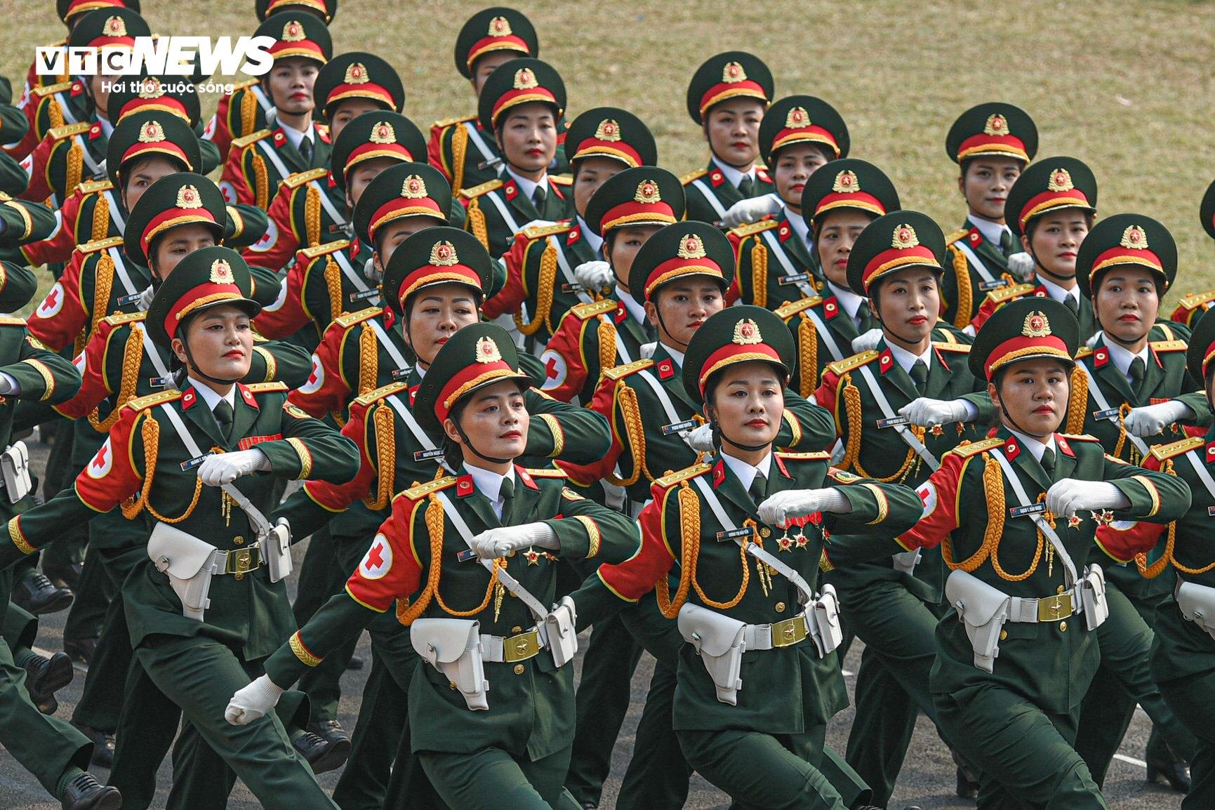 Ngắm những 'bóng hồng' tham gia diễu binh kỷ niệm Chiến thắng Điện Biên Phủ - Ảnh 9.