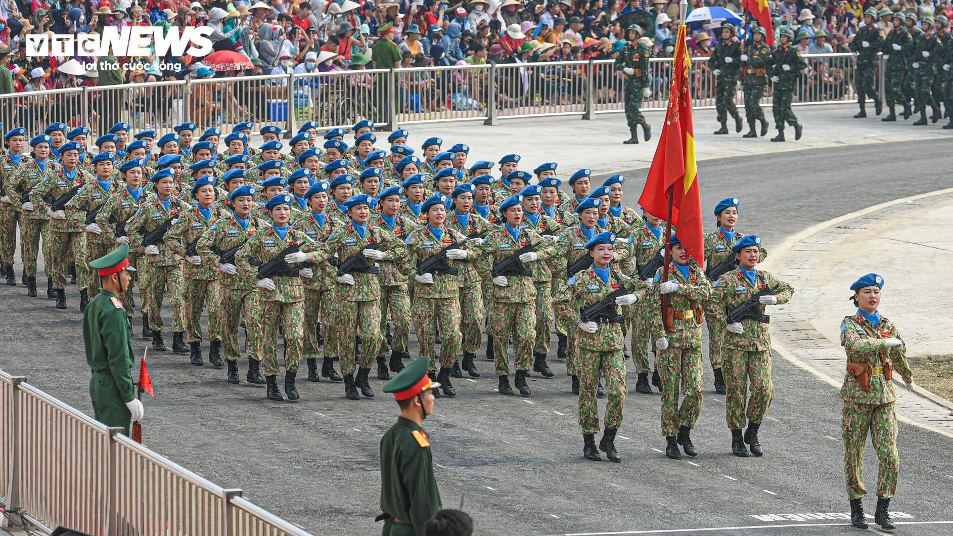 Ngắm những 'bóng hồng' tham gia diễu binh kỷ niệm Chiến thắng Điện Biên Phủ - Ảnh 14.