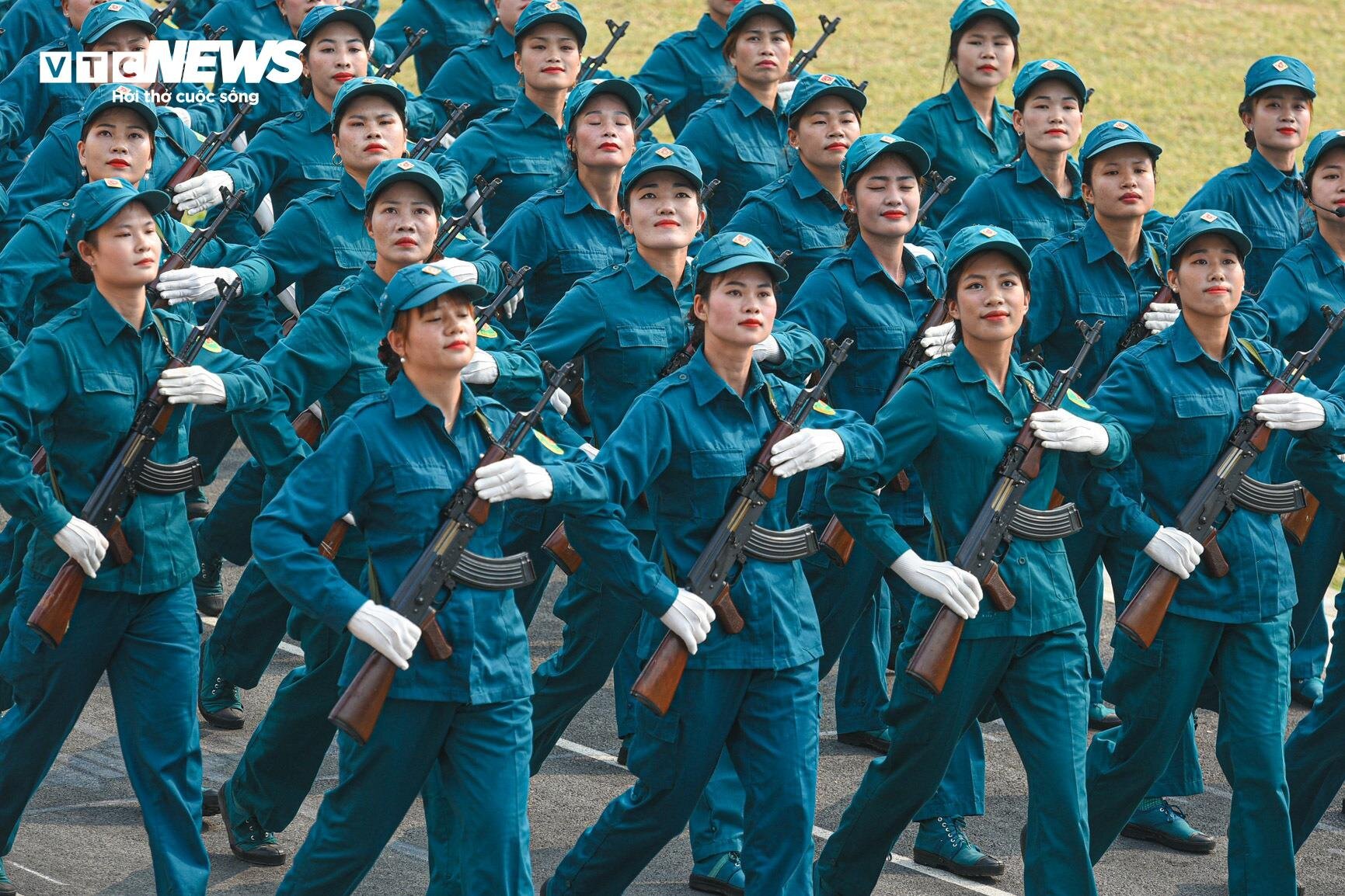 Ngắm những 'bóng hồng' tham gia diễu binh kỷ niệm Chiến thắng Điện Biên Phủ - Ảnh 17.