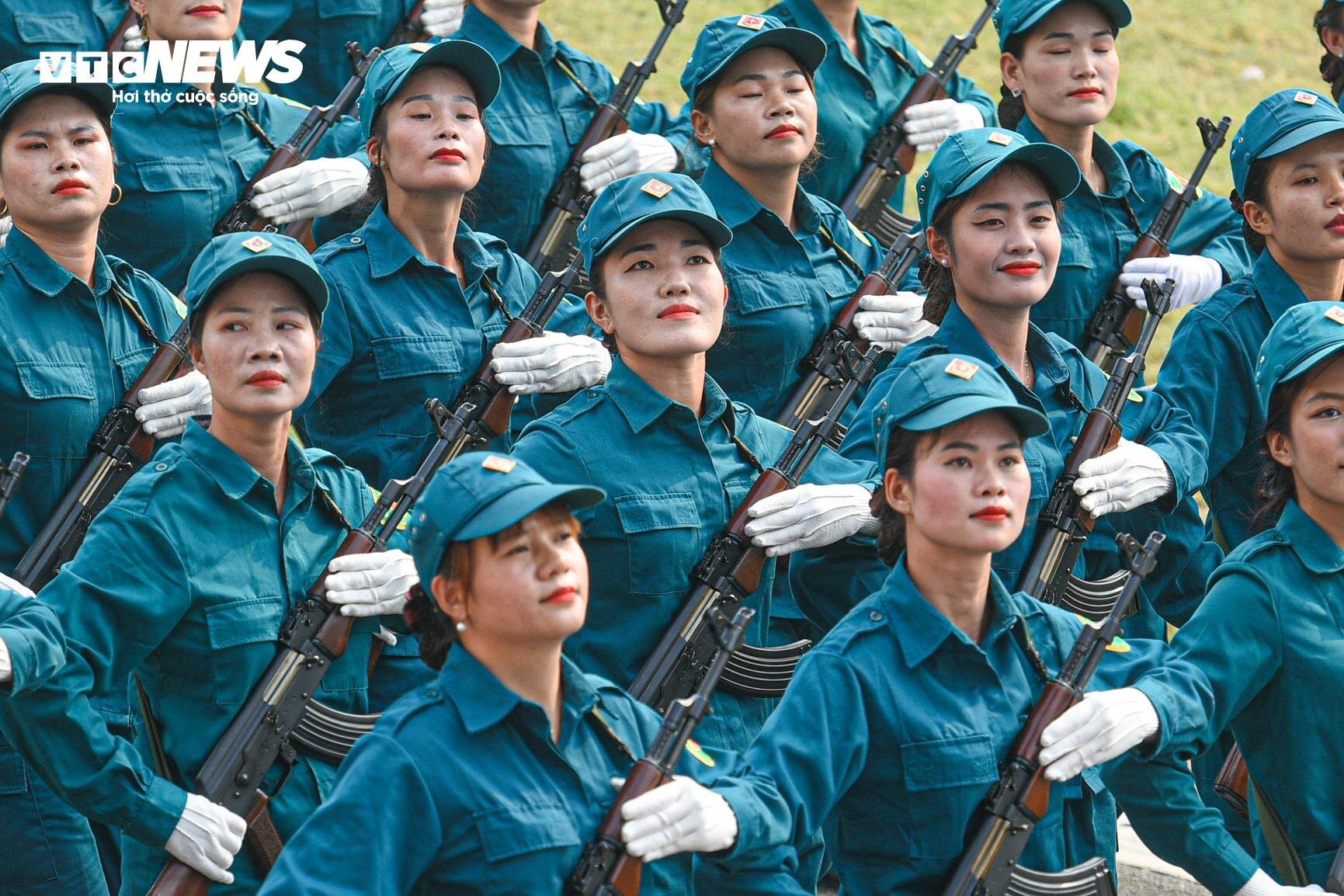 Ngắm những 'bóng hồng' tham gia diễu binh kỷ niệm Chiến thắng Điện Biên Phủ - Ảnh 18.