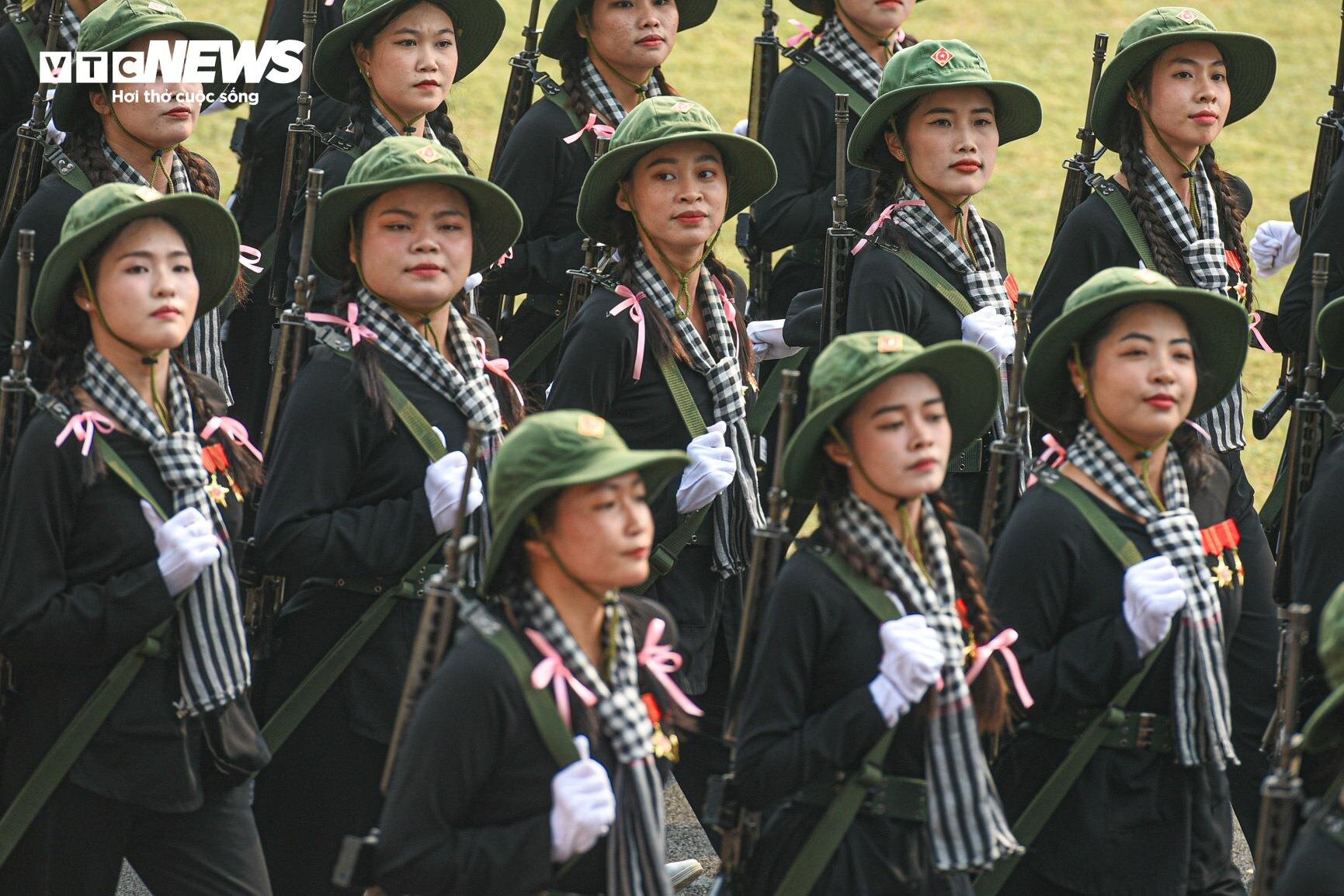 Ngắm những 'bóng hồng' tham gia diễu binh kỷ niệm Chiến thắng Điện Biên Phủ - Ảnh 20.