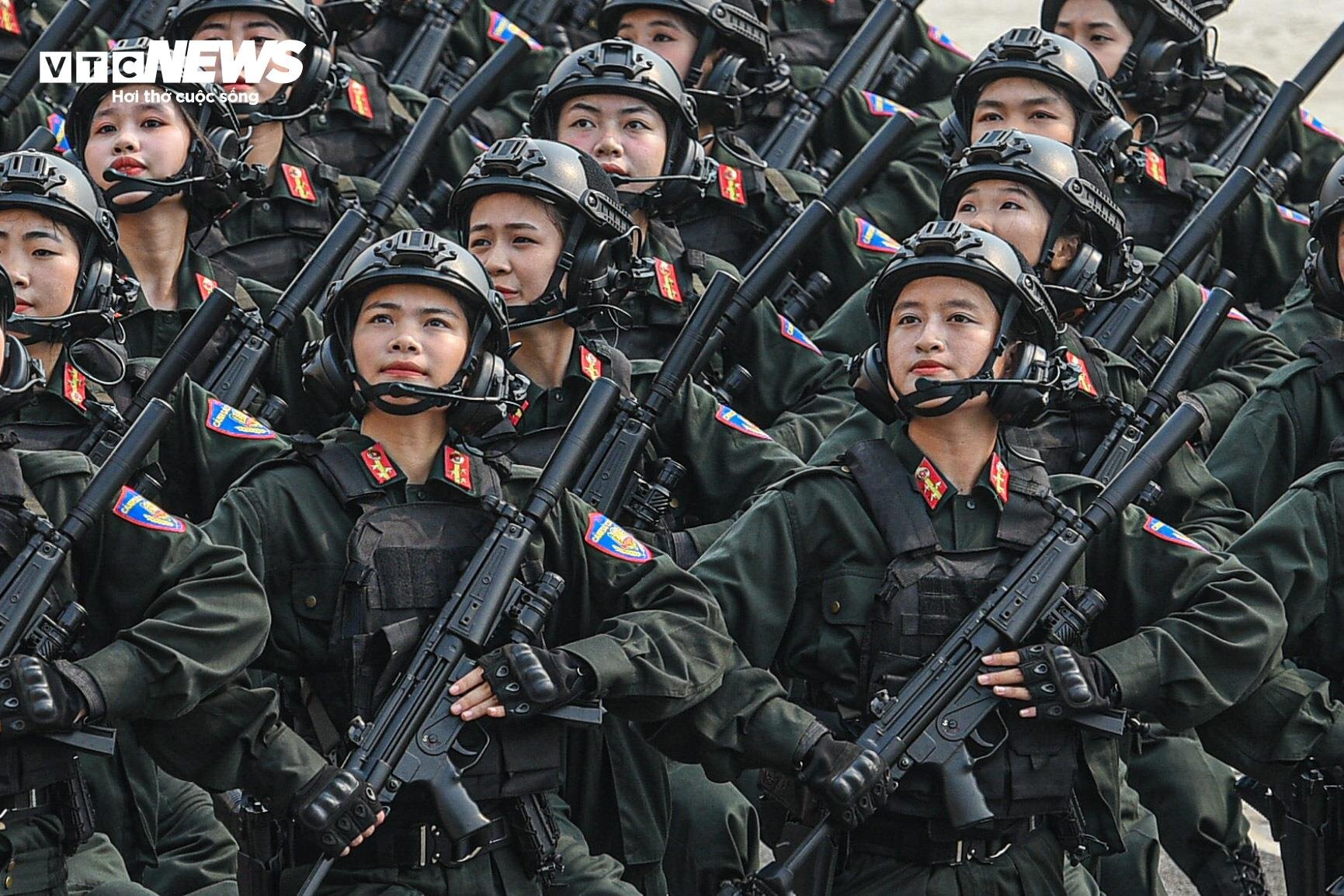Ngắm những 'bóng hồng' tham gia diễu binh kỷ niệm Chiến thắng Điện Biên Phủ - Ảnh 12.