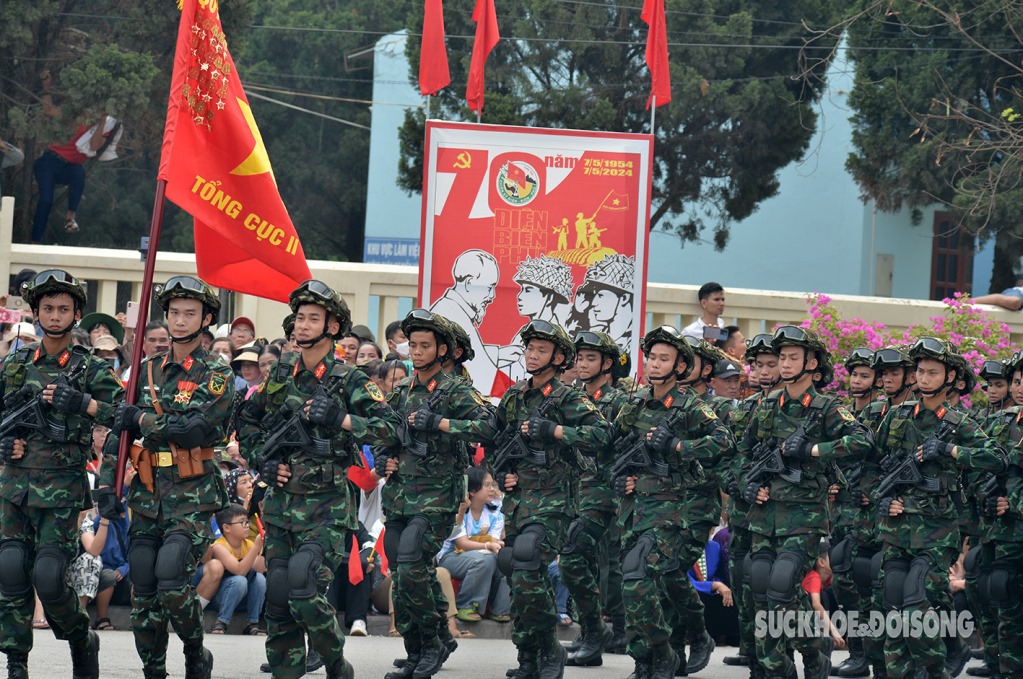 Sáng nay, tổ chức trọng thể Lễ diễu binh, diễu hành kỷ niệm 70 năm Chiến thắng Điện Biên Phủ- Ảnh 1.