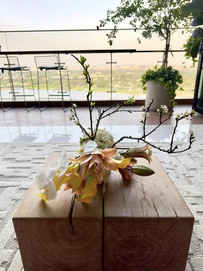 Phong cách cắm hoa độc đáo của Diva Hồng Nhung trong penthouse sang trọng- Ảnh 11.