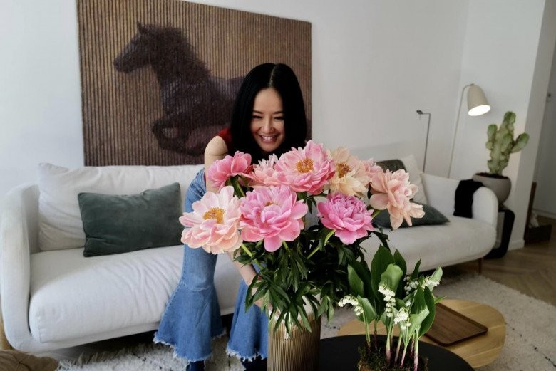 Diva Hồng Nhung trổ tài cắm hoa, món đồ kỳ lạ 'hút hồn' chị em- Ảnh 19.