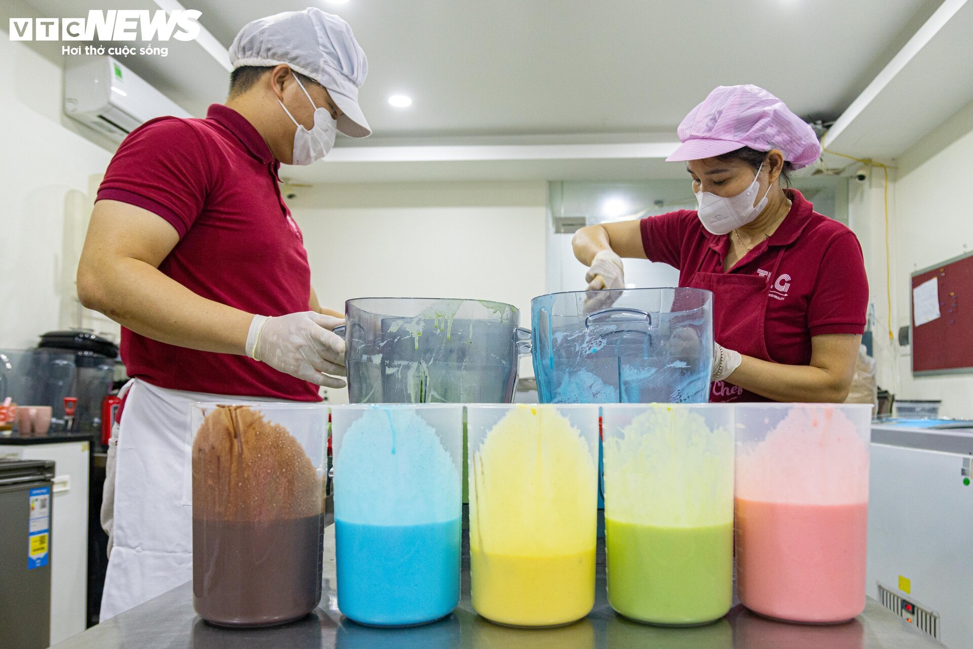 Cận cảnh quy trình làm kem 3D tạo hình 11 địa danh nổi tiếng ở Hà Nội - Ảnh 16.