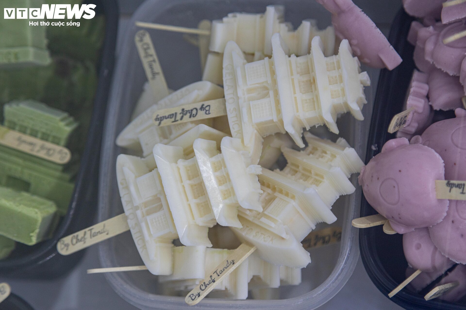 Cận cảnh quy trình làm kem 3D tạo hình 11 địa danh nổi tiếng ở Hà Nội - Ảnh 1.