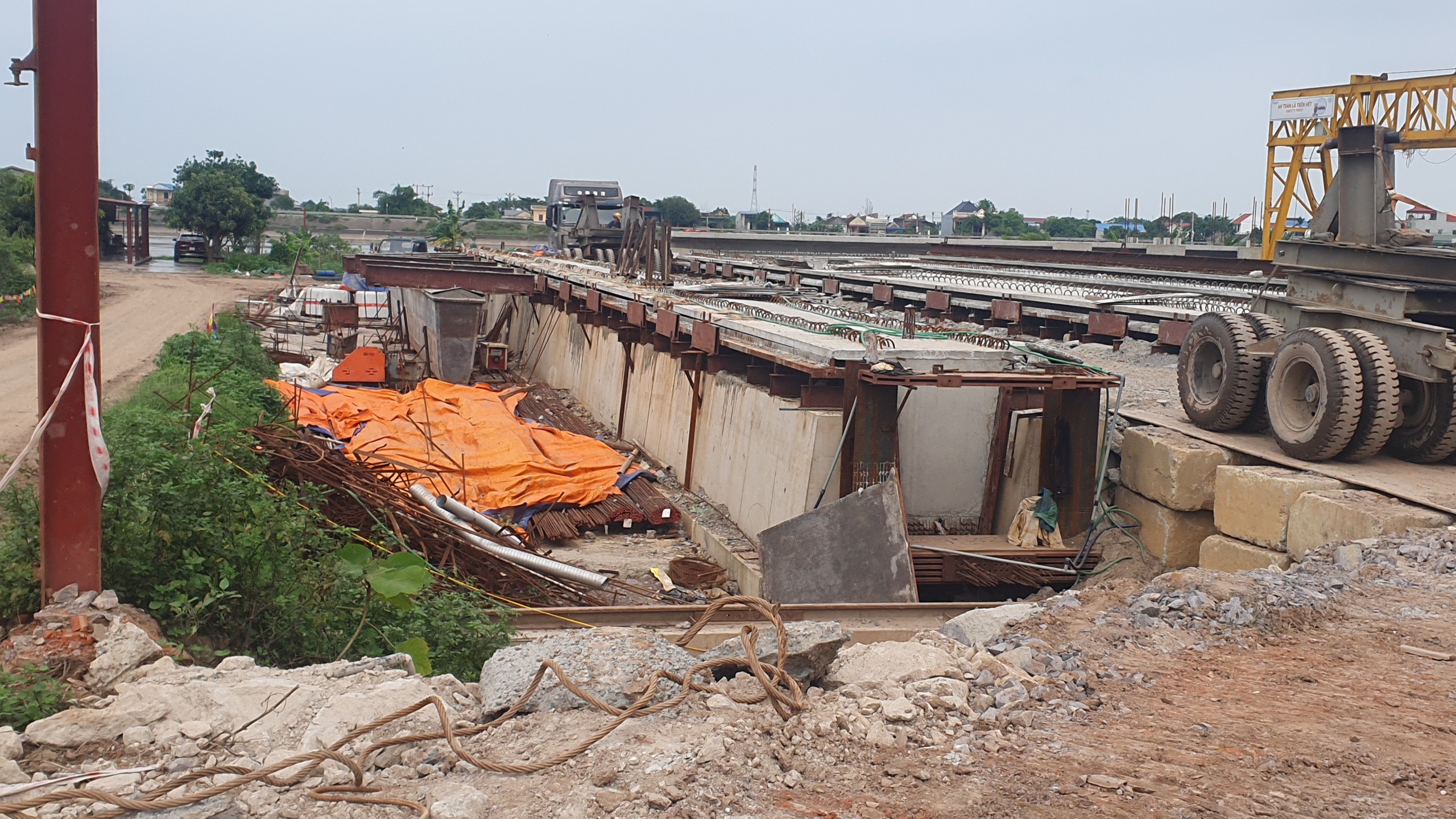 Sau 7 tháng thi công, cầu vượt sông Đáy ở Nam Định đang dần lộ diện- Ảnh 11.